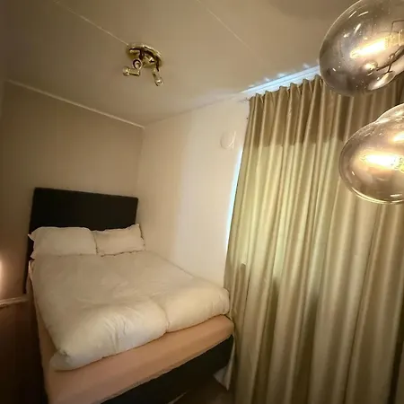 Scenic Apartment, Free Parking & Near Center *
