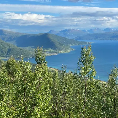 Scenic Apartment, Free Parking & Near Center Apartment Tromso