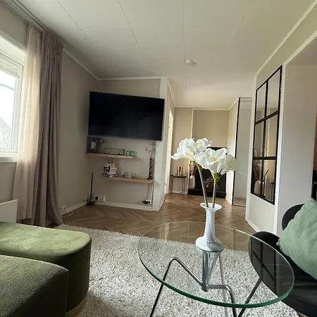 Scenic Apartment, Free Parking & Near Center Апартаменты *